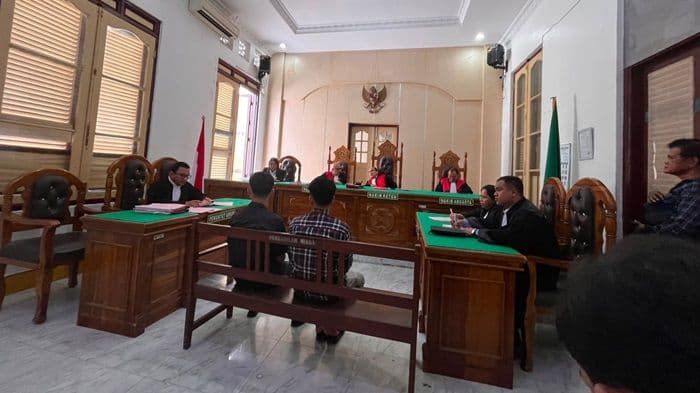 beli_20_liter_bbm_bersubsidi_secara_ilegal_dua_terdakwa_dituntut_5_bulan_2_hari_penjara