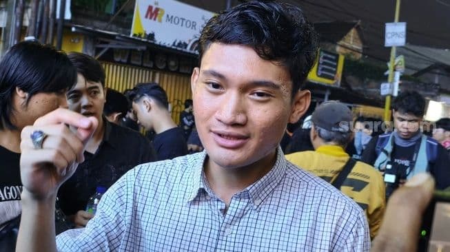 mantan_ketua_bem_ugm_mengaku_temukan_alat_pelacak_di_mobilnya