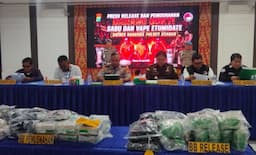 polres_asahan_tangkap_tiga_wanita_kurir_9_kg_sabu_dan_900_vape_etomidate