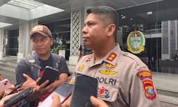 ratusan_mahasiswa_demo_di_dprd_sumut_sejumlah_ruas_jalan_di_medan_ditutup