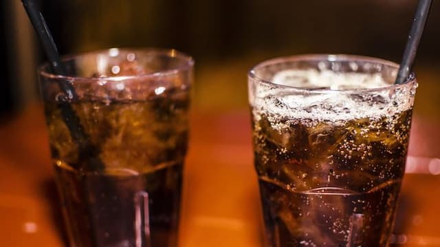 soda_jahe_jadi_pilihan_minuman_terbaik_saat_terbang_ini_alasannya_