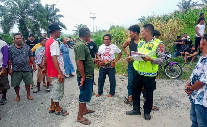 tabrakan_aerox_dan_suzuki_fu_di_kuala_tanjung_empat_orang_lukaluka