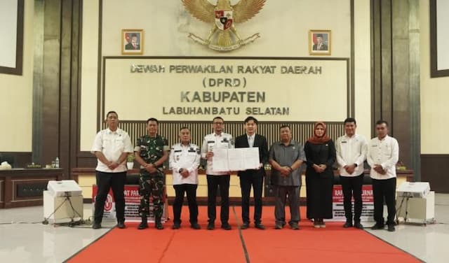bupati_labusel_dorong_percepatan_ranperda_pilkades_dprd_setujui_pertanggungjawaban_apbd_2025_