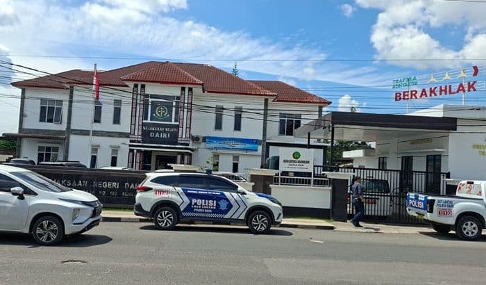 kantor_kejari_dairi_dikerumuni_puluhan_polisididuga_terkait_dua_hal_penting