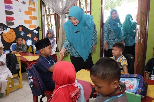 ketua_tp_pkk_asahan_dorong_budaya_literasi_anak_lewat_kunjungan_ke_paud_dan_taman_baca