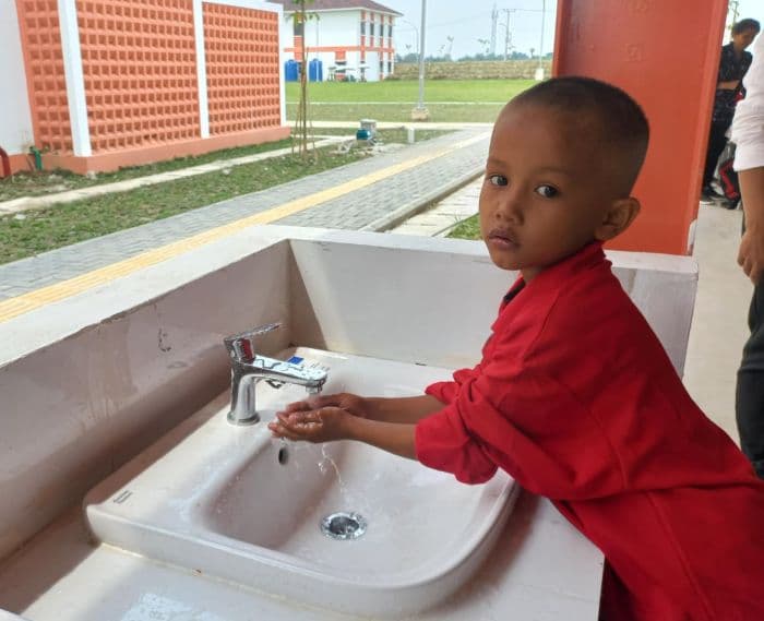 kisah_haru_orang_tua_lepas_anak_masuk_sekolah_rakyat_di_medan_demi_raih_masa_depan