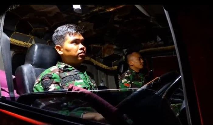 kodam_i_bukit_barisan_kerahkan_18_prajurit_bantu_distribusi_bbm_ke_spbu_di_sumut