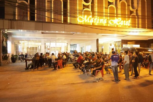 melihat_meriahnya_warga_nobar_prancis_vs_spanyol_di_kisaran