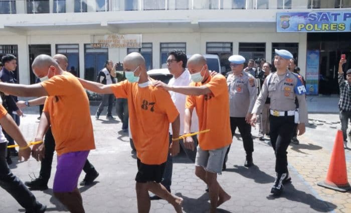 polres_karo_tetapkan_sembilan_tersangka_penganiayaan_yang_tewaskan_remaja_di_gunung_sibayak