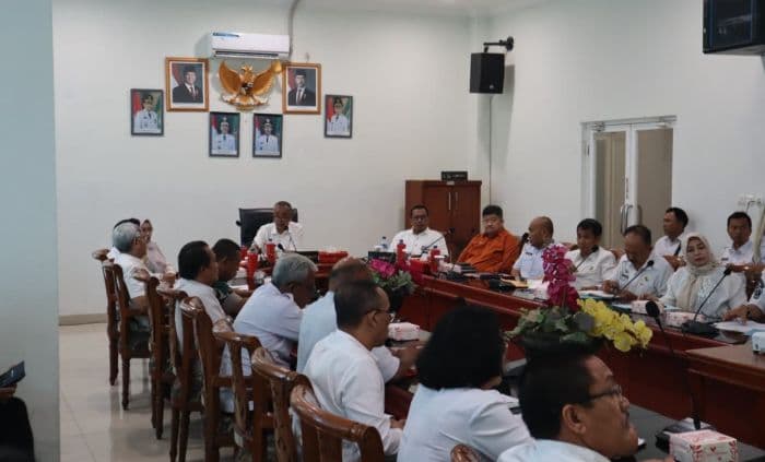 sekda_tebing_tinggi_jadikan_high_level_meeting_tpid_ajang_evaluasi_pengendalian_inflasi
