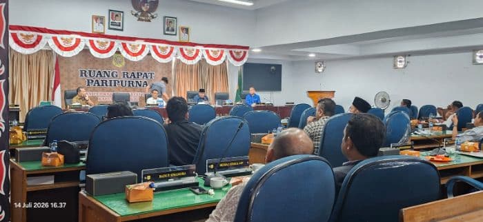 wakil_bupati_dairi_absen_di_paripurna_dprd_vickner_sinaga_klarifikasi