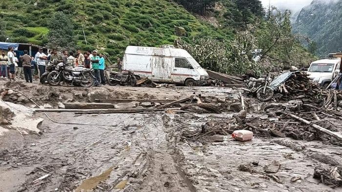 banjir_bandang_di_desa_chositi_kashmir_tewaskan_56_orang_dan_puluhan_hilang
