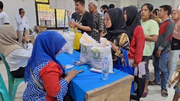 bulog_sebar_ribuan_ton_beras_sphp_di_sumut_harga_ikut_turun