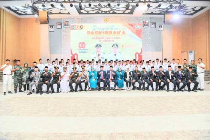 bupati_batu_bara_kukuhkan_41_paskibra_ajak_jadi_duta_anti_narkoba