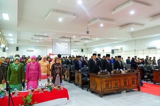 bupati_labuhanbatu_hadiri_sidang_paripurna_hut_ke80_ri