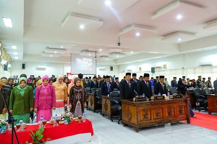 bupati_labuhanbatu_hadiri_sidang_paripurna_hut_ke80_ri