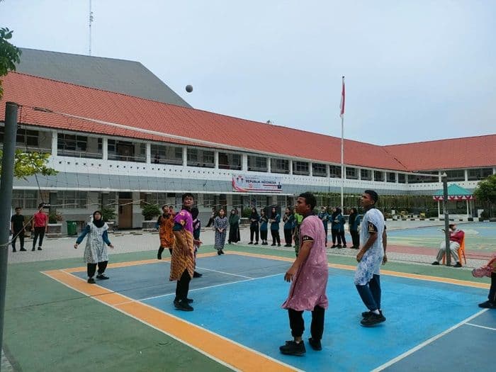 lomba_voli_pakai_daster_hingga_esport_sma_negeri_1_medan_rayakan_hut_ri_dengan_cara_unik