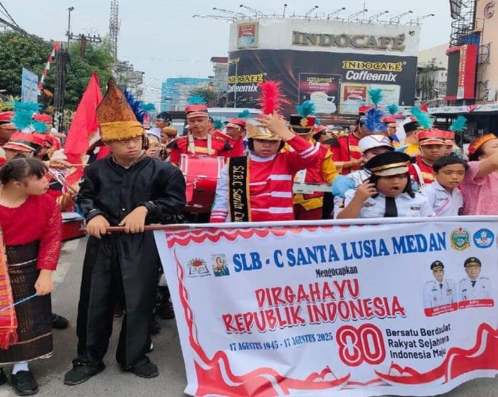 meriahkan_hut_ke80_ri_siswa_slb_c_santa_lusia_tunjukkan_semangat_tanpa_batas