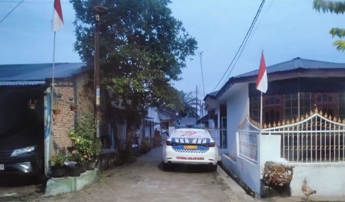 mobil_pjr_parkir_sembarangan_halangi_jalan_warga_perumahan_bsp_lubuk_pakam