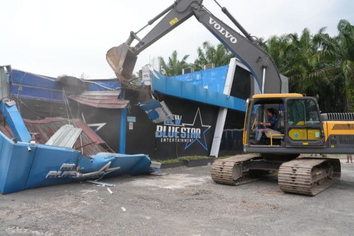 diskotek_new_blue_star_langkat_dirobohkan_polda_sumut_ilegal