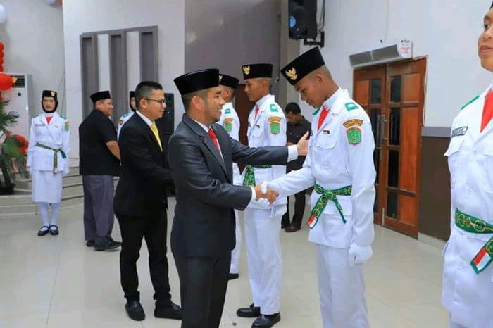 wabup_labura_kukuhkan_35_anggota_paskibraka_tahun_2025