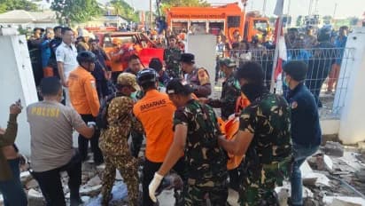 gempa_m77_ntt_empat_orang_dilaporkan_meninggal_dan_5_kabupaten_terdampak