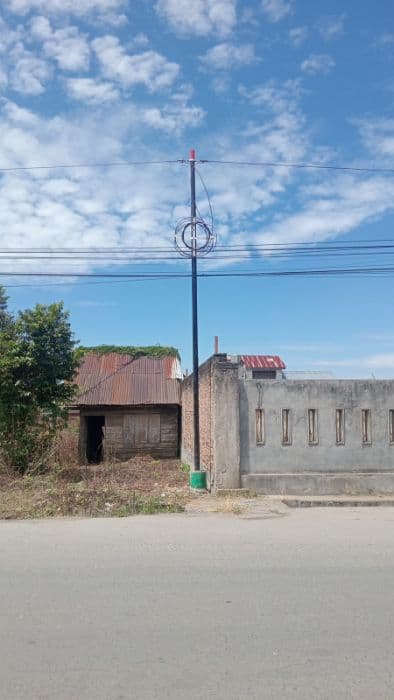 internet_myrepublic_merambah_karo_warga_keluhkan_tiang_dipasang_tanpa_permisi