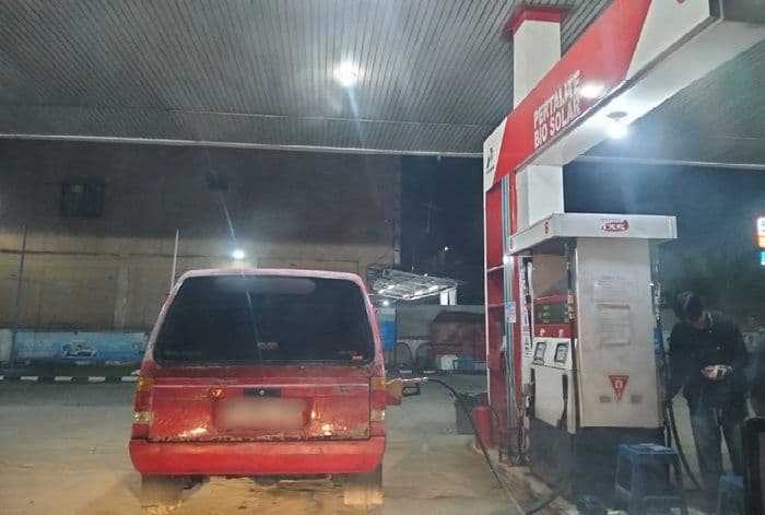 mobil_tua_diduga_sedot_pertalite_di_spbu_jalan_galang_lubuk_pakam