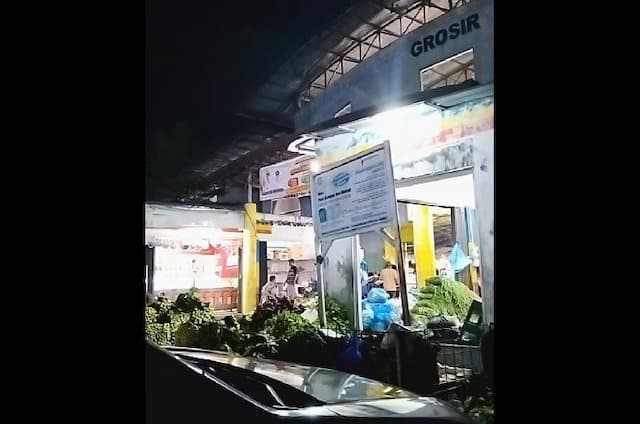 sambut_hut_ke81_ri_tarif_parkir_di_pasar_induk_lau_cih_turun_jadi_rp2000
