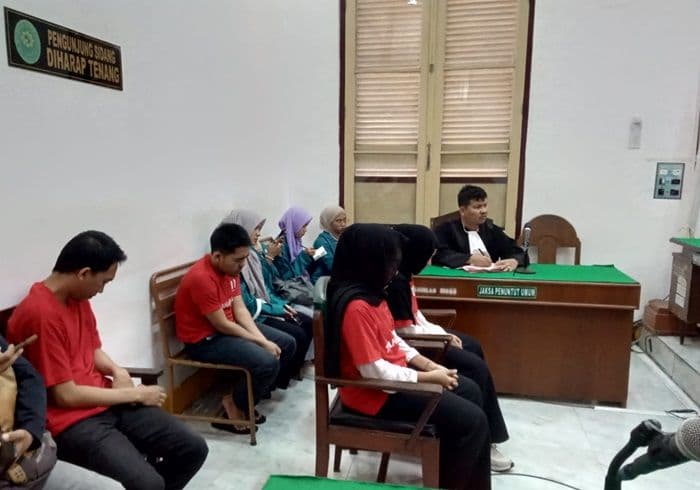 pasutri_dan_dua_terdakwa_joki_utbk_usu_divonis_16_bulan_penjara