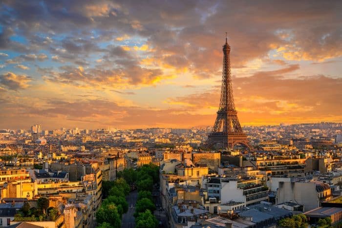 turis_india_kaget_lihat_paris_mirip_pasar_ikan