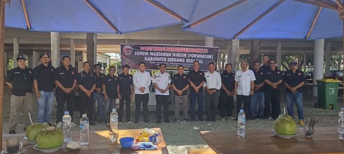 forwakum_sergai_gelar_rakerda_di_pantai_romantis_bupati_apresiasi_kontribusi_wartawan_hukum
