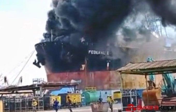 tragedi_maut_terulang_mt_federal_ii_meledak_lagi_di_batam_10_tewas_dan_18_terluka