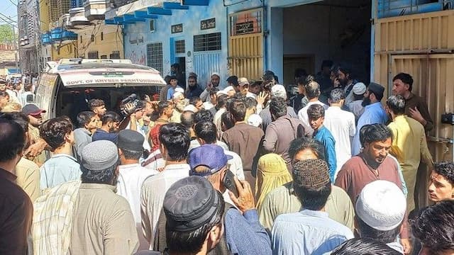 atap_sekolah_ambruk_di_pakistan_28_orang_tewas_mayoritas_anak_di_bawah_13_tahun_