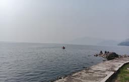 kabut_asap_makin_tebal_di_parapat_jarak_pandang_terbatas_dan_nakhoda_diminta_waspada