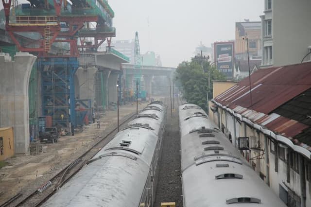 kabut_asap_meluas_di_sumut_kai_catat_ketepatan_waktu_kereta_api_100_persen