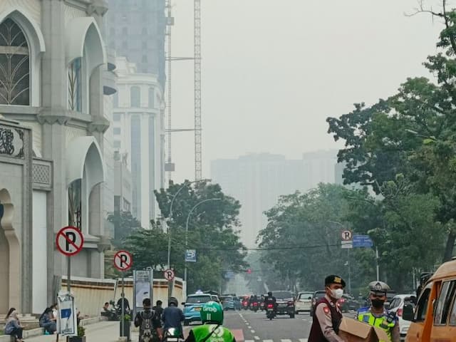 pengamat_ekonomi_ingatkan_dampak_kabut_asap_medan_daya_beli_masyarakat_terancam