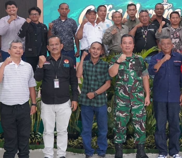 korem_022pt_gelar_coffee_morning_dengan_insan_pers_ajak_tangkal_hoaks