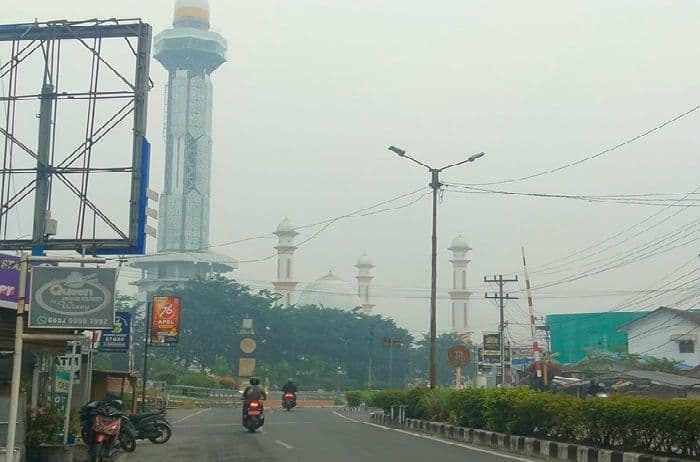 kualitas_udara_di_kisaran_memburuk_dinkes_asahan_imbau_warga_gunakan_masker