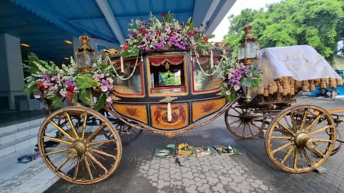 begini_kereta_garuda_kencana_yang_akan_digunakan_pb_xiv_di_proses_kirab_jumenengan