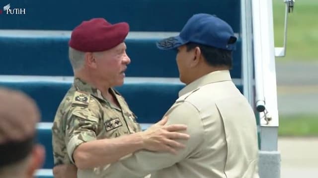 momen_haru_prabowo_lepas_raja_abdullah_ii_dengan_pengawalan_jet_tempur_tni_au