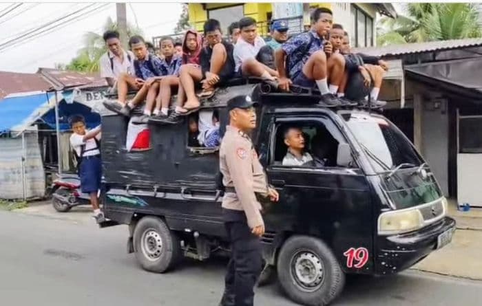 over_kapasitas_angkutan_pedesaan_di_bahorok_bahayakan_penumpang