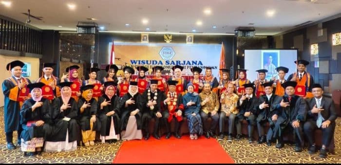 wisuda_stikp_medan_lulusan_diminta_optimalkan_kemampuan_komunikasi