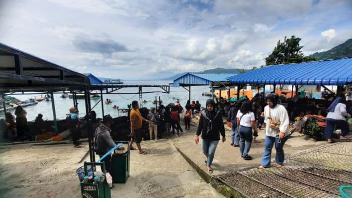 distribusi_air_bersih_terganggu_di_parapat_setiap_musim_libur_warga_minta_solusi_pdam
