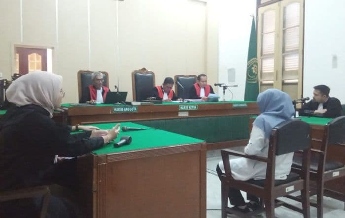 hakim_tolak_eksepsi_dua_terdakwa_korupsi_dana_bos_sman_16_medan