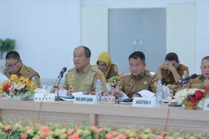 jelang_nataru_bupati_taufik_zainal_abidin_siregar_tekankan_kualitas_program_dan_kesiapsiagaan_opd_asahan