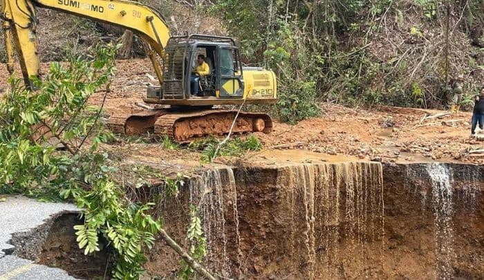 pasca_longsor_perbaikan_jalan_nasional_sibolgatarutung_terus_dikebut