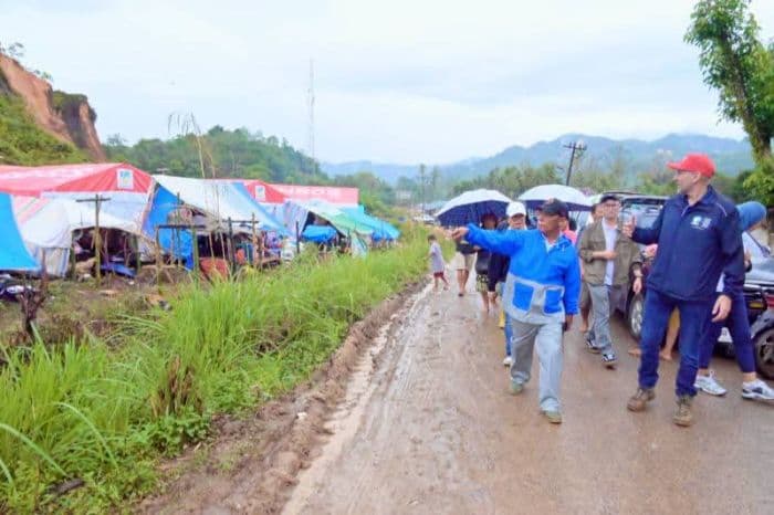 pemkab_tapteng_terima_bantuan_kemanusiaan_air_mineral_danone