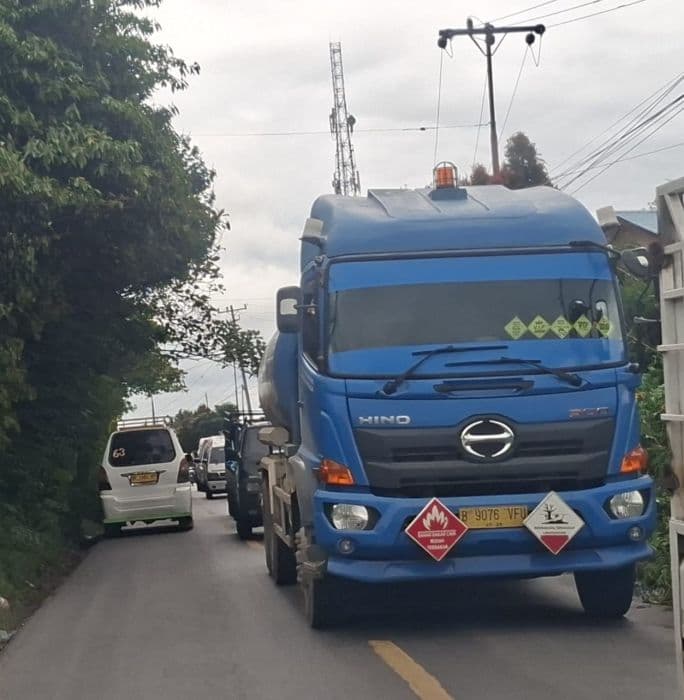 pengendara_keluhkan_kondisi_jalinsum_sidikalangmedan_sempit_dan_dalamnya_beram