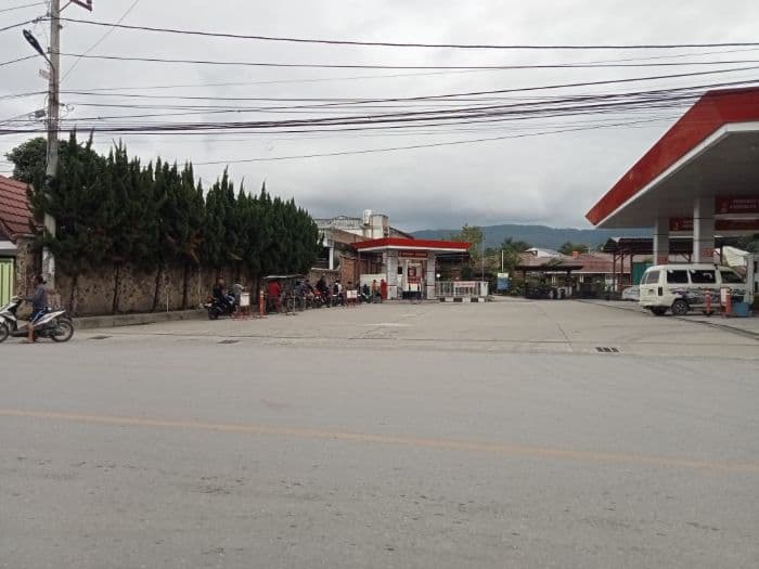 pengisian_bbm_di_spbu_kabupaten_toba_sudah_normal_tidak_ada_lagi_antrean_panjang